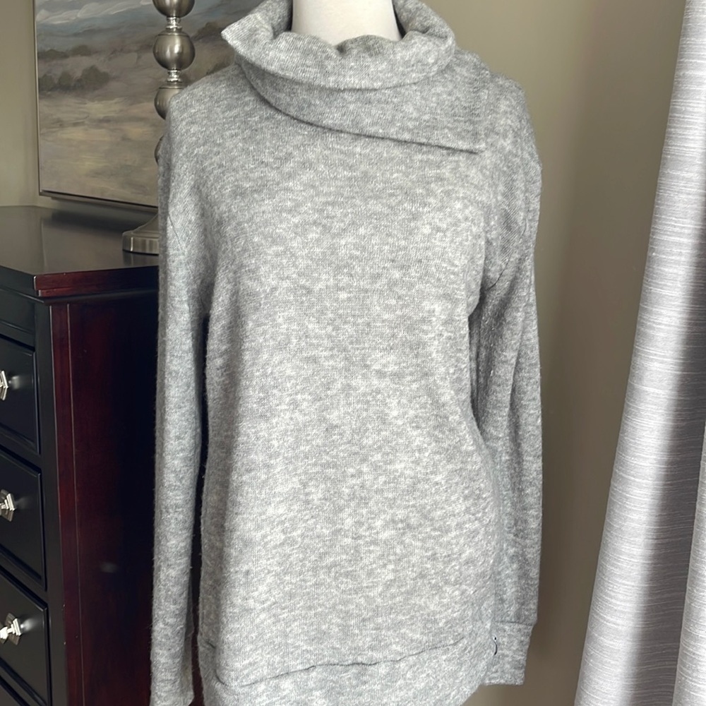 Kavu womens polyester cowl neck, sweater, size XL